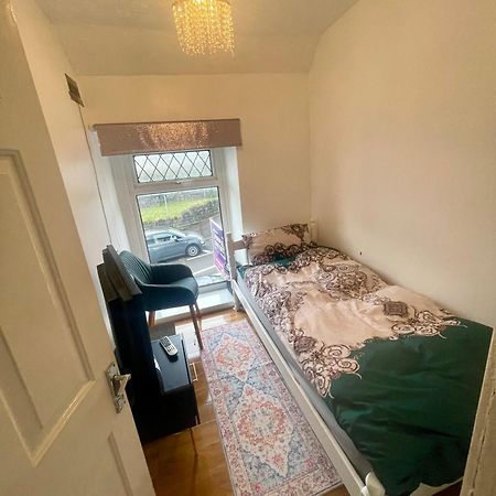 Appartement Single Bed In A Peaceful House In Morriston Extérieur photo