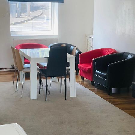 Appartement Single Bed In A Peaceful House In Morriston Extérieur photo
